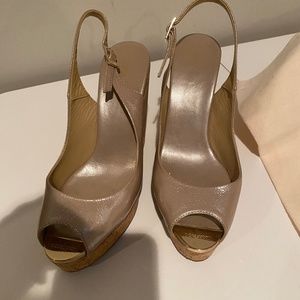 JIMMY CHOO PROVA CRUSHED PATENT FRAPPE LEATHER SHOE WITH CORK WEDGE SIZE 38/8B